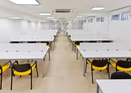Habitación en piso compartido de 1 habitación en alquiler en Ensanche-Zabalgunea, ideal para estudiantes en Pamplona