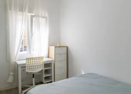 Habitación en piso compartido de 3 habitaciones en Zaragoza, gastos incluidos. en Zaragoza