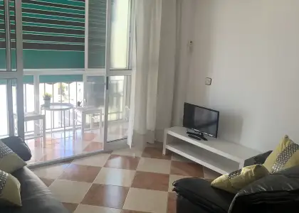 Habitación en piso compartido de 4 dormitorios en alquiler en Jardín de Málaga, solo para profesionales en Málaga