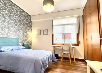 Habitación en piso compartido de 5 dormitorios en alquiler en Castaños, con todos los gastos incluidos en Bilbao