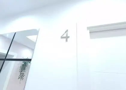 Habitación en piso compartido de 5 habitaciones en Casería de Montijo, con todos los gastos incluidos, ideal para mujeres profesionales o estudiantes. en Granada