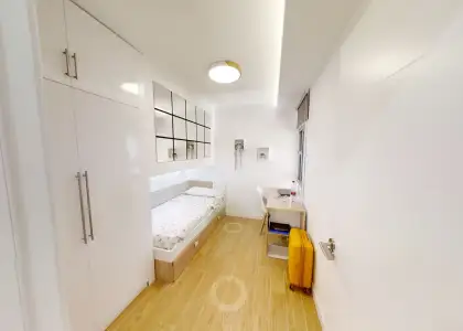 Habitación en piso compartido de 5 habitaciones en Casería de Montijo, con todos los gastos incluidos, ideal para mujeres profesionales o estudiantes. en Granada