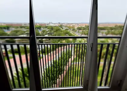 Habitación en un piso compartido de 5 habitaciones en Murcia, con algunos gastos incluidos. en Murcia