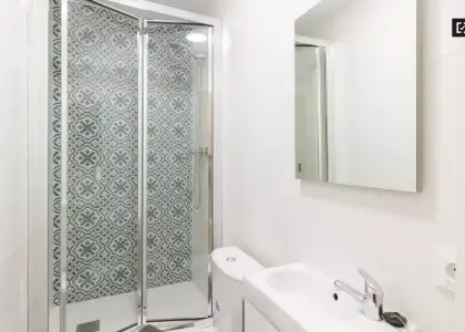 Habitación en un piso compartido de 7 dormitorios en alquiler en Sants, gastos incluidos. en Barcelona