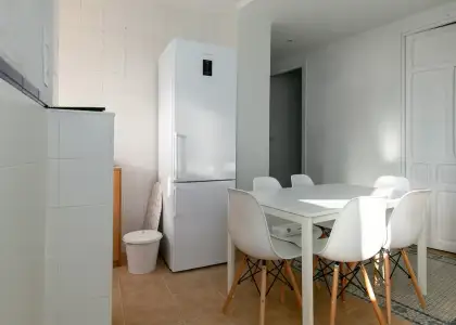 Habitación en un piso compartido de 7 habitaciones en alquiler en San Ildefonso. en Granada