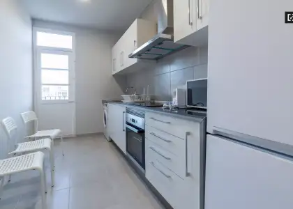 Habitación luminosa en un apartamento de 5 dormitorios en L'Eixample en Valencia