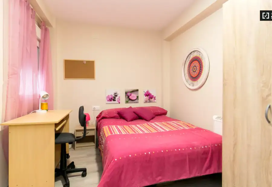 Se alquila habitación en piso compartido de 4 habitaciones en Angustias-Chana-Encina. en Granada