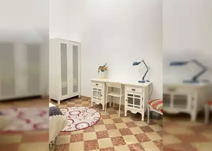 Se alquila habitación en piso compartido de 4 habitaciones en Centro Histórico, todos los gastos incluidos. en Málaga