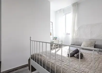 Se alquila habitación en piso compartido de 5 habitaciones en L'Illa Perduda. en Valencia