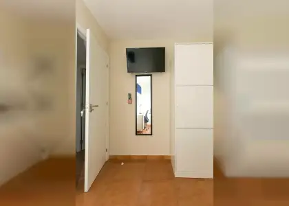 Se alquila habitación en piso de 4 habitaciones en Granada en Granada