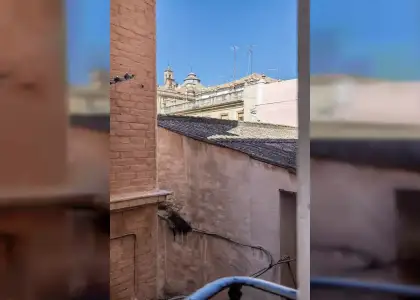Se alquila habitación en piso de 8 habitaciones en Granada en Granada